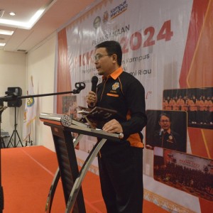 Buka PKKMB 2024, Ketua STIE Riau Kukuhkan Mahasiswa Baru